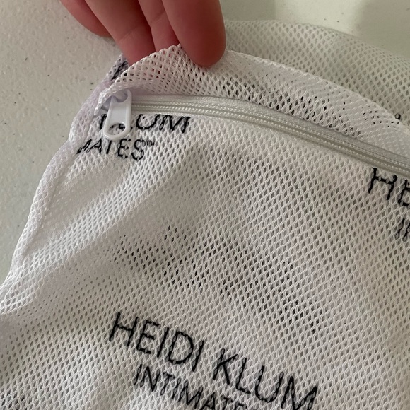 Heidi Klum Intimates Wash Bag Laundry Intimates - Picture 2 of 3
